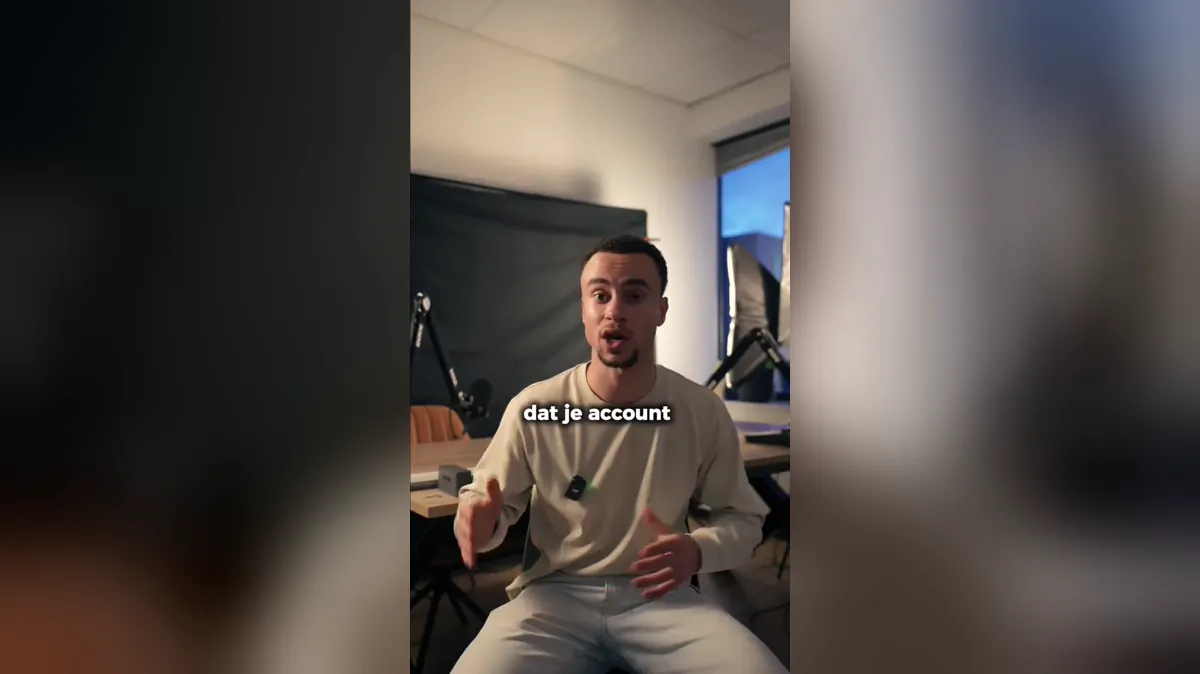 Sylvain Sedney die de drie soorten content uitlegt in een video